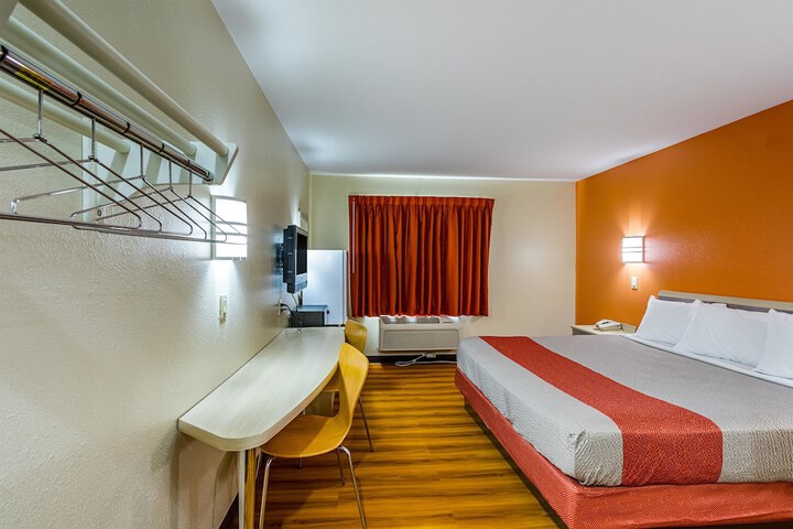 Room 18 of 38