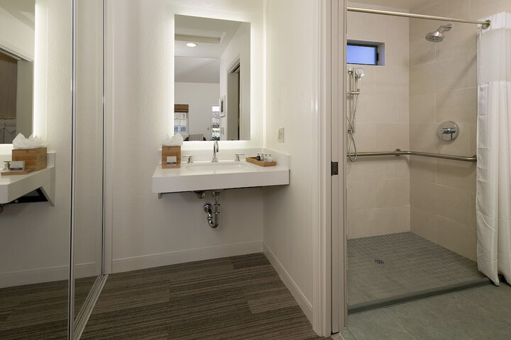 Room 15 of 48