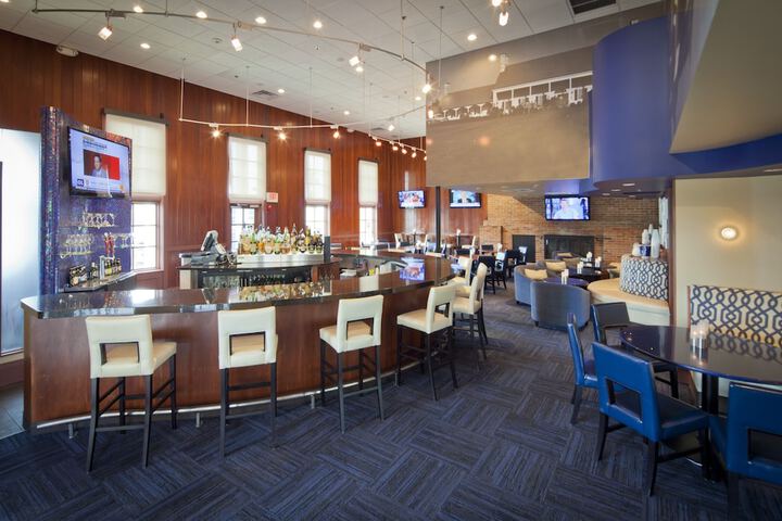 Lounge 45 of 63