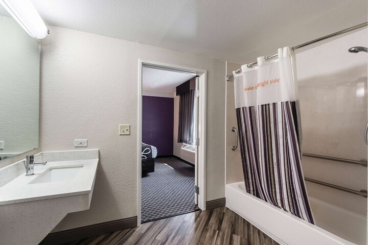 Room 30 of 47