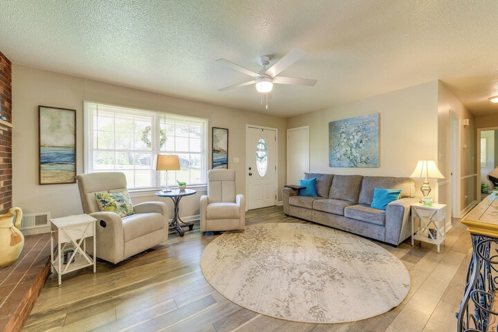 Charming Jonesville Home w / Grill - Near Wineries!