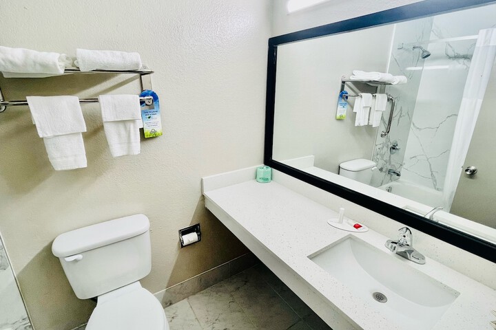 Room 6 of 13