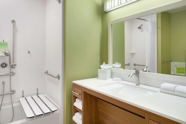 Room 15 of 32