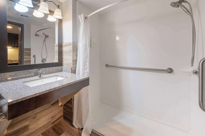 Quality Inn & Suites Mayo Clinic Area