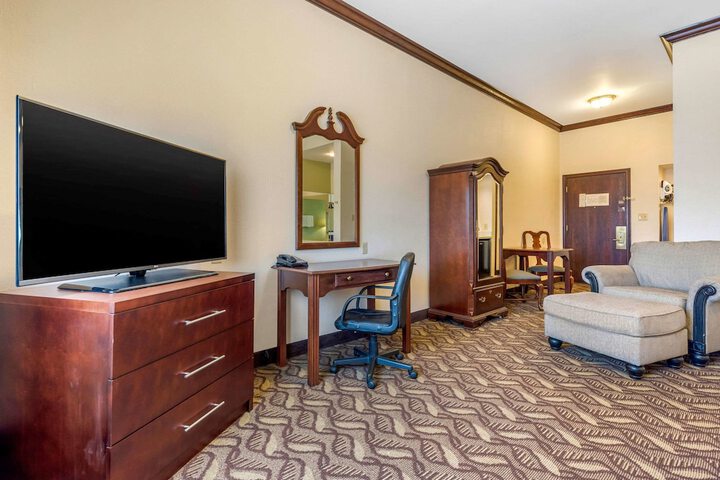 Quality Inn & Suites Zanesville City Center