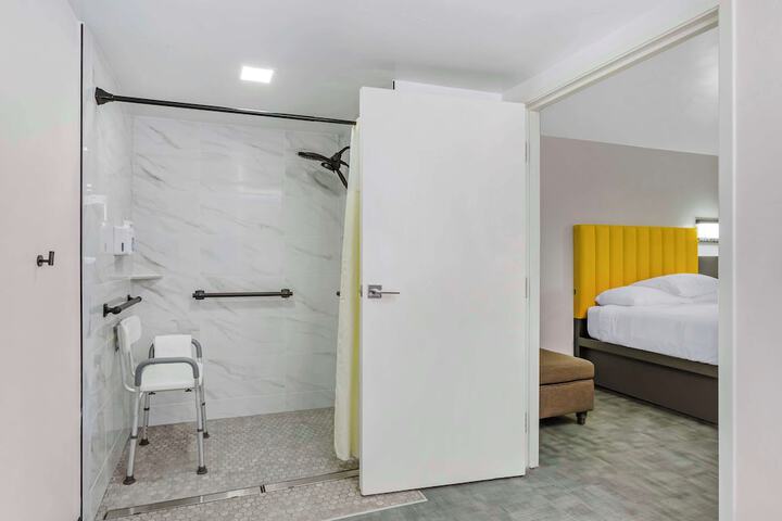 Room 25 of 27