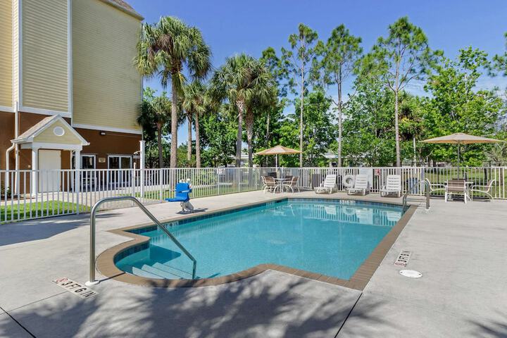 Pool 4 of 51