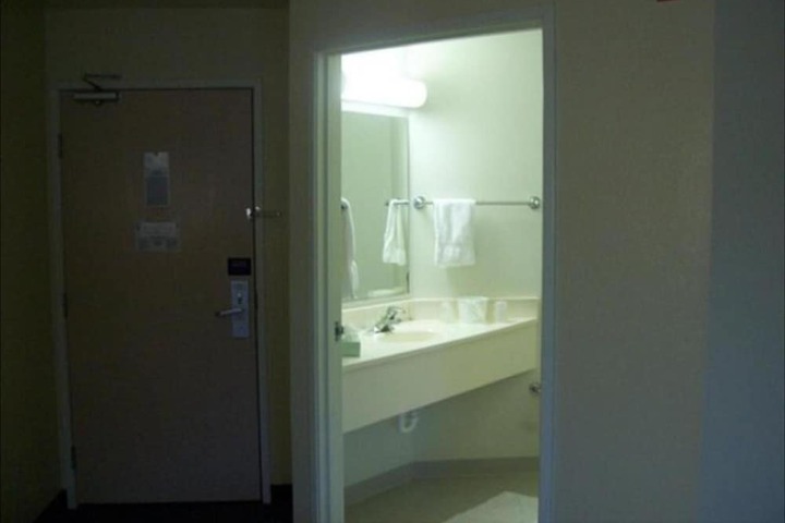 Room 30 of 34