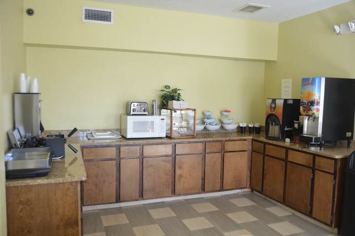 Breakfast/Coffee Service 22 of 24