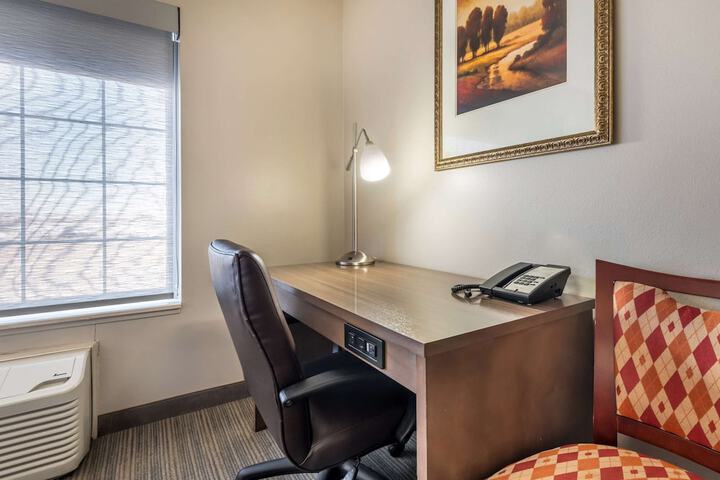 Country Inn & Suites by Radisson Watertown, SD