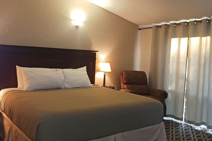 Room 28 of 46