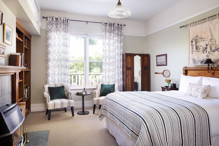 Room 33 of 74