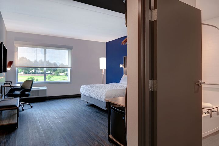 Room 30 of 46
