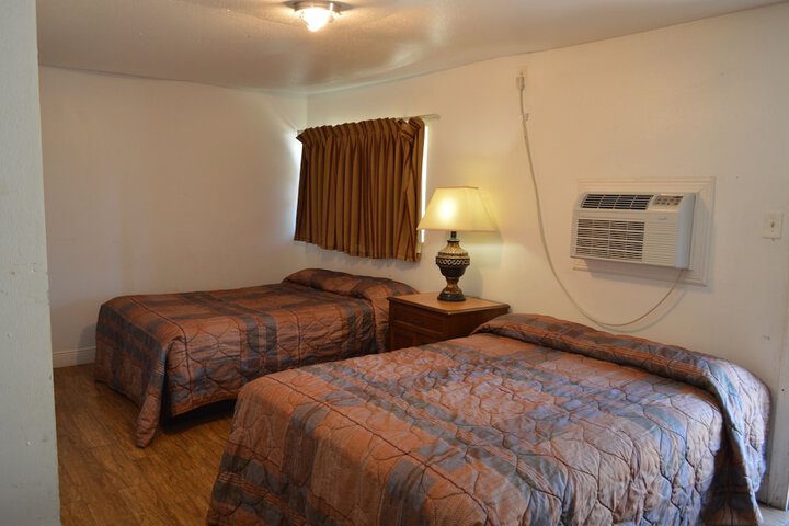 Room 10 of 12