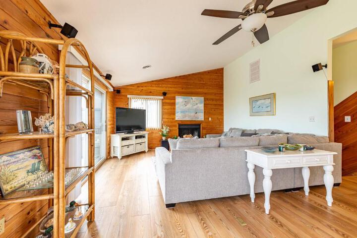 Duck R Way - Poteskeet Ocean View, 260 Yds to Beach, Pool, Hot Tub, Walk to Downtown Duck