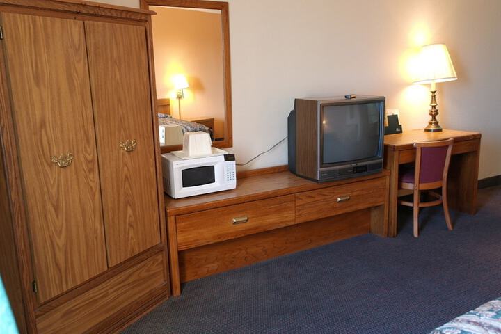 Room 4 of 16