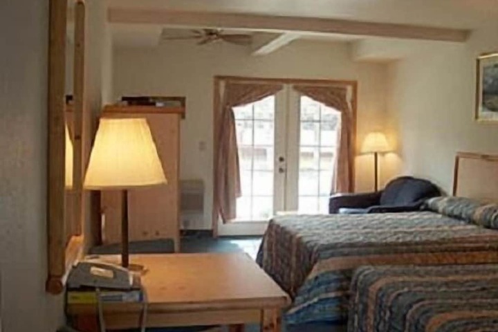 Room 25 of 37