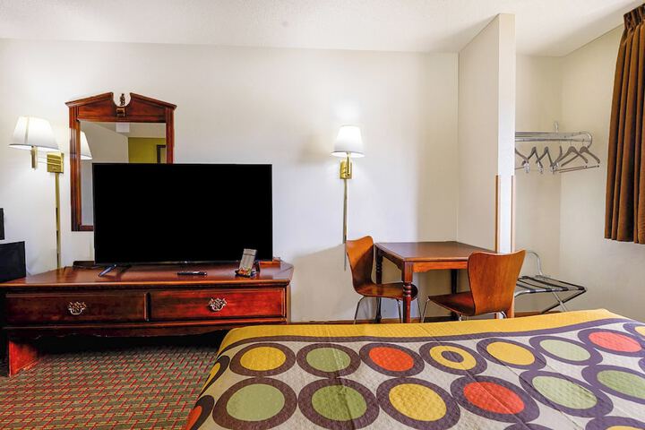 Room 35 of 61