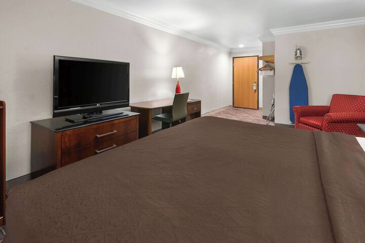 Room 30 of 34