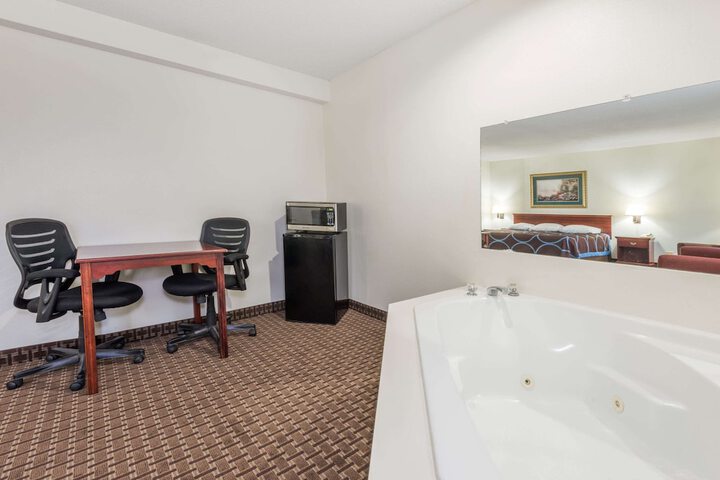 Room 6 of 15