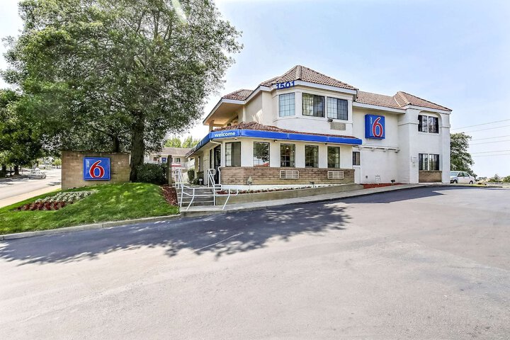Motel 6 Pinole CA