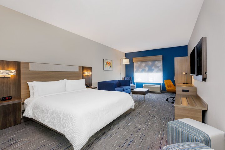 Room 32 of 46