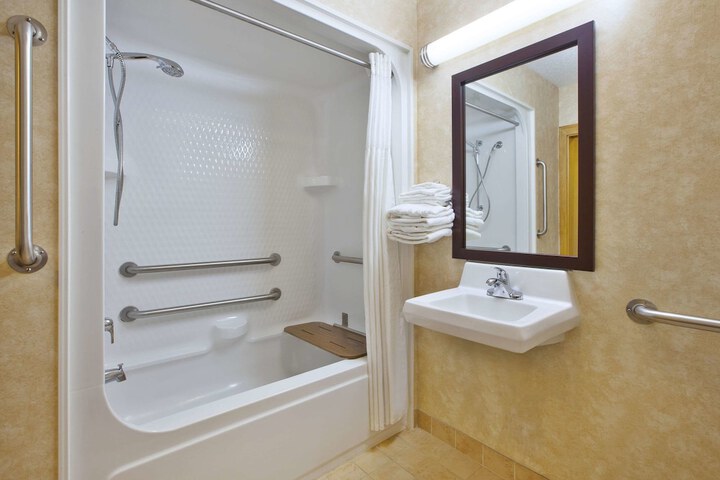 Room 10 of 23