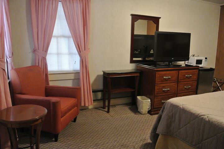 RoseWood Inn