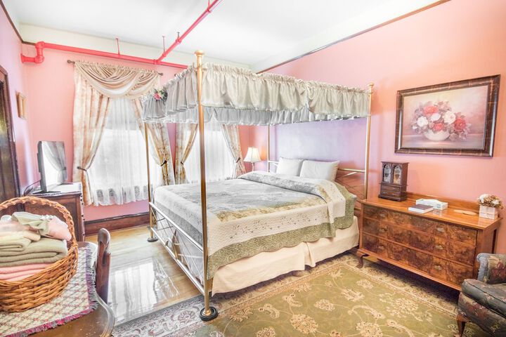 Room 44 of 77