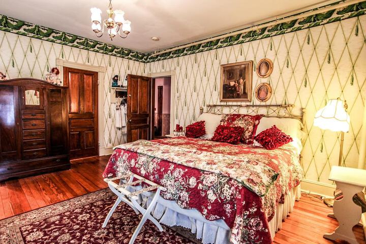 Room 28 of 40