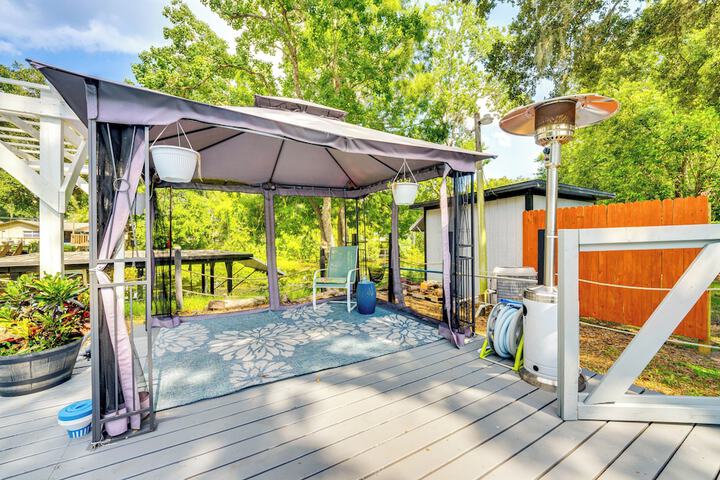 Spacious Tavares Home w / Private Outdoor Oasis!