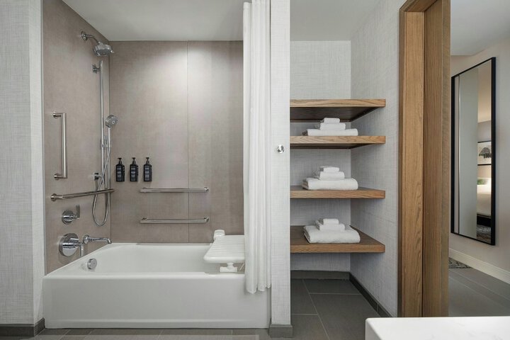 Sheraton Westport Chalet Hotel St. Louis
