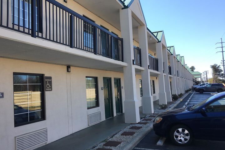 Hotel 4 of 68