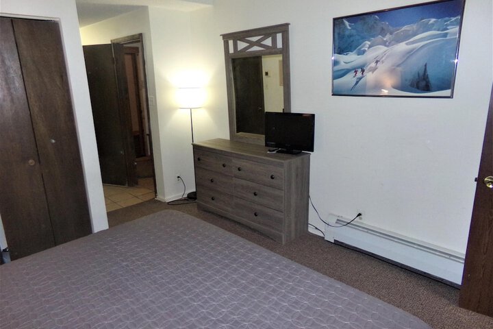 Snowflake 1 Bed plus Den 2 Bath