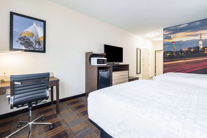 Clarion Pointe Madison Huntsville