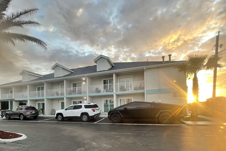 Ocean Sands Beach Boutique Inn - 1 Acre Private Beach
