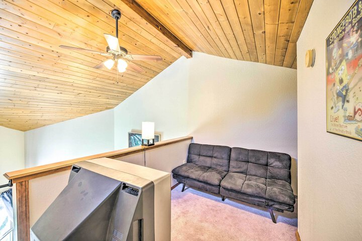 Serene Monument Sanctuary w / Patio & Fire Pit!