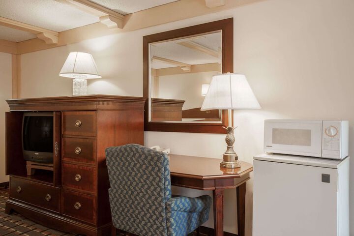 Room 12 of 17