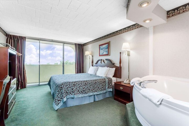 Room 14 of 20