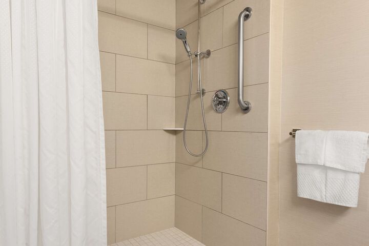 DoubleTree by Hilton Milwaukee - Brookfield
