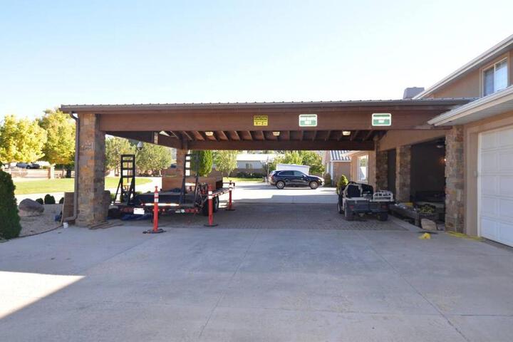 Tacit Shadow Resort Paradise Deluxe Suite Gym, Coffee Bar, Hot-Tub, Free Laundry, Food Available
