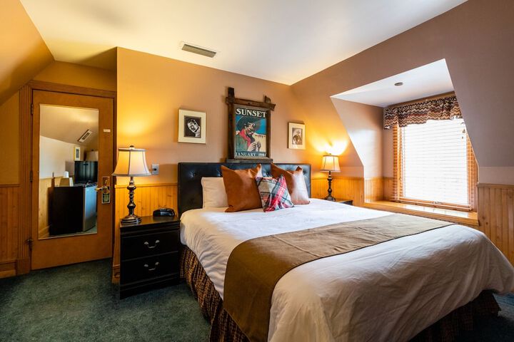 Saddleback Inn