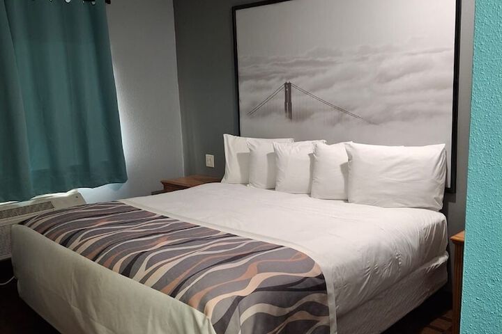 Room 17 of 22
