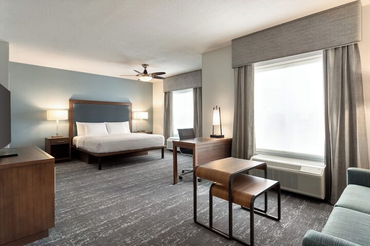 Homewood Suites by Hilton Fort Myers Airport / FGCU