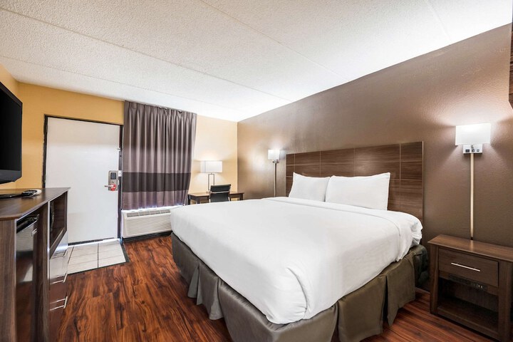 Room 6 of 19