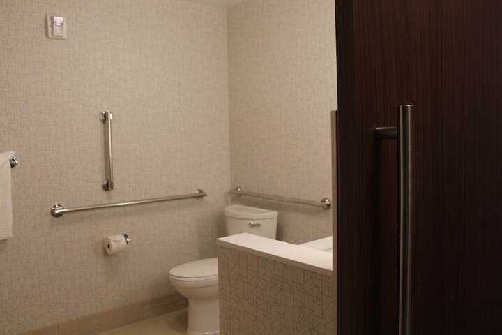 Room 83 of 148