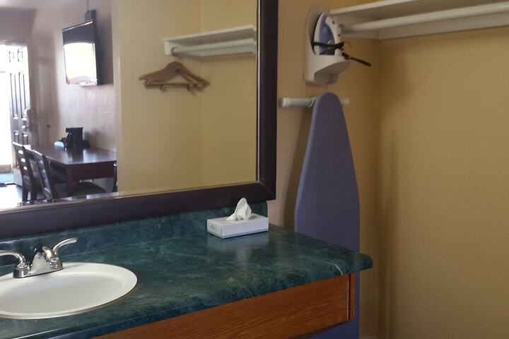 Room 28 of 47