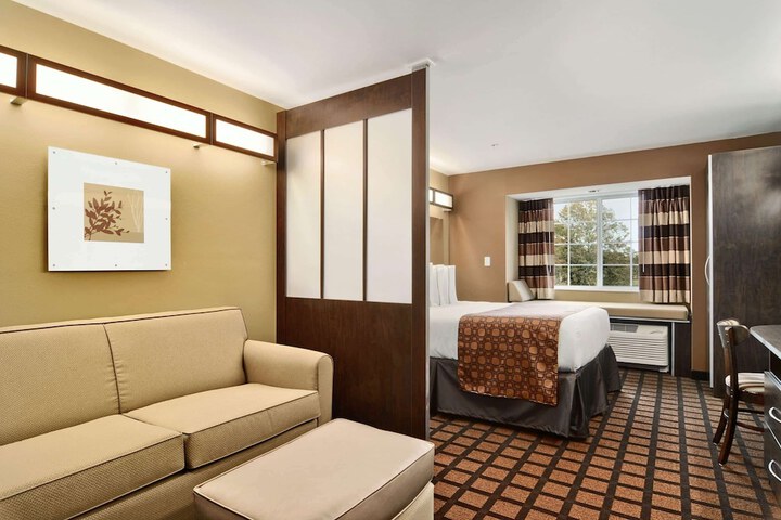 Microtel Inn & Suites by Wyndham Carrollton