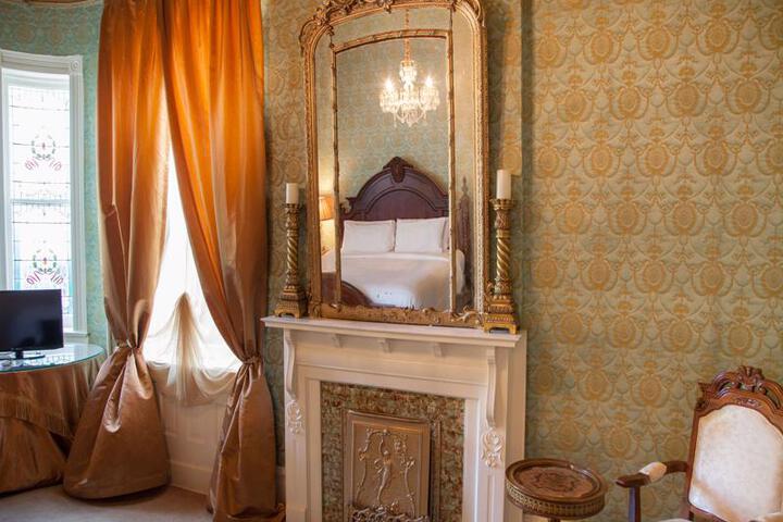 THE CORNSTALK HOTEL