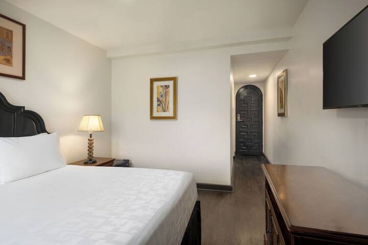 Room 26 of 35